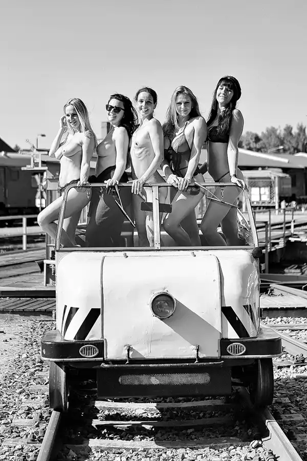 347 | 2020 | Wittenberge | Bahnbetriebswerk Wittenberge – Historischer Lokschuppen – Models Angelina + Cold Angel Jana + Nadine L'Adorée + Romy + Vendula | © carsten riede fotografie