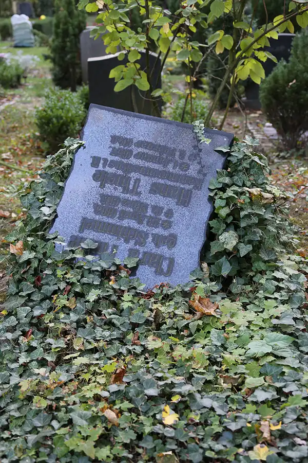 008 | 2020 | Weimar | Historischer Friedhof | © carsten riede fotografie