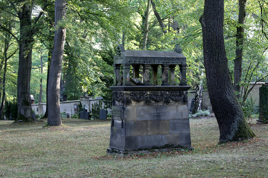 013 | 2020 | Weimar | Historischer Friedhof | © carsten riede fotografie
