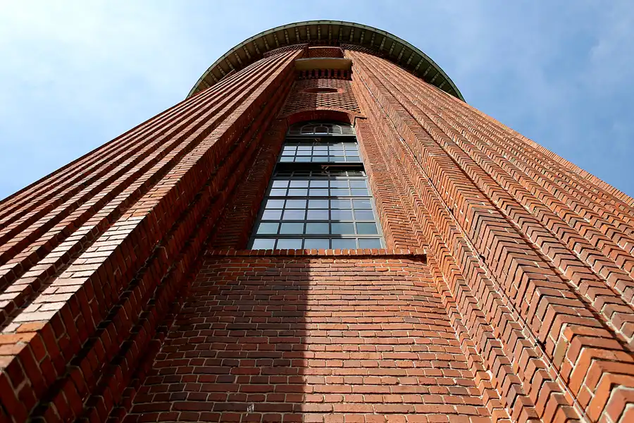035 | 2021 | Berlin | Friedhof Steglitz – Wasserturm Steglitz | © carsten riede fotografie
