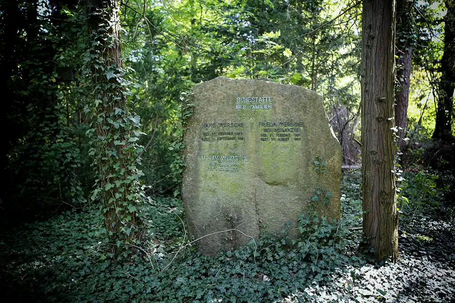 039 | 2021 | Berlin | Friedhof Steglitz | © carsten riede fotografie