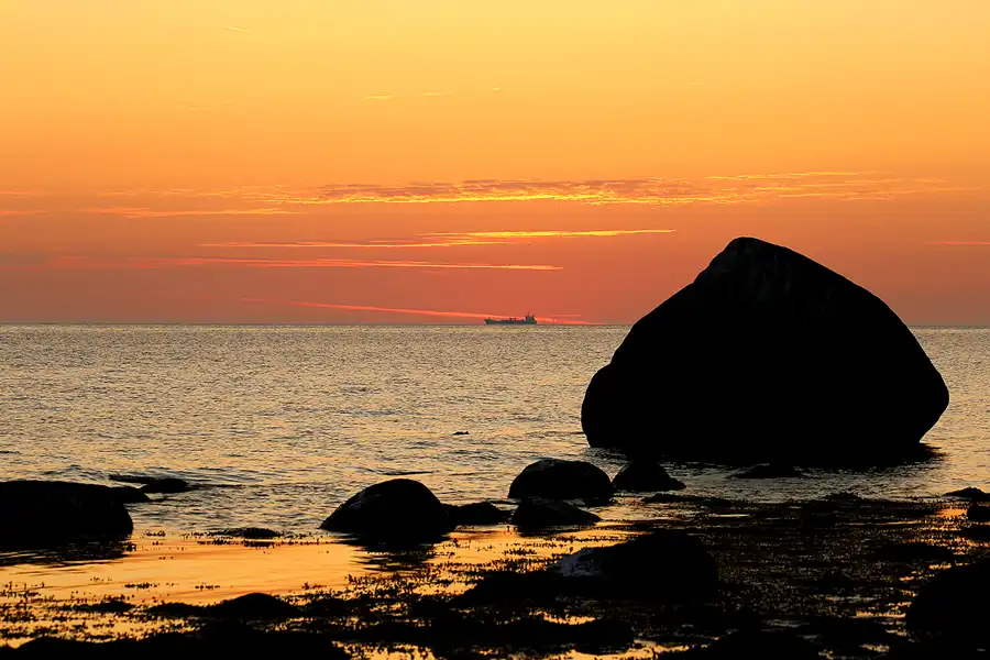 014 | 2021 | Lohme | Sonnenaufgang am Schwanenstein | 2021-06-09 – 04:26 | T minus 2 Minuten | © carsten riede fotografie