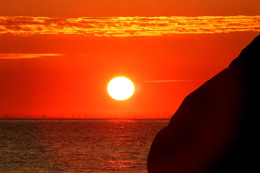 017 | 2021 | Lohme | Sonnenaufgang am Schwanenstein | 2021-06-09 – 04:39 | T plus 11 Minuten | © carsten riede fotografie