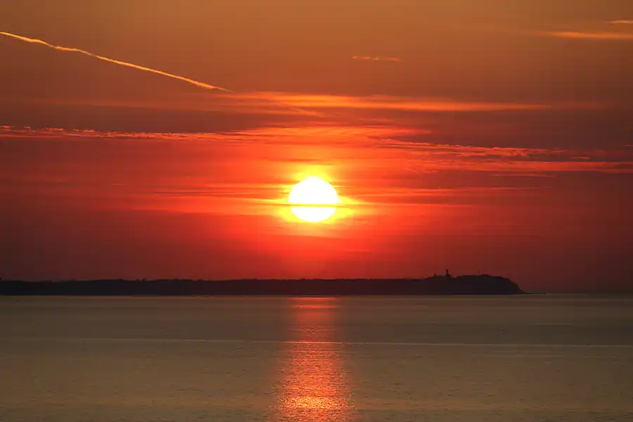 032 | 2021 | Lohme | Sonnenuntergang am Kap Arkona | 2021-06-10 – 21:28 | T minus 14 Minuten | © carsten riede fotografie