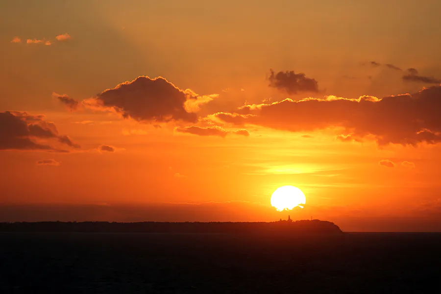 049 | 2021 | Lohme | Sonnenuntergang am Kap Arkona | 2021-06-12 – 21:36 | T minus 8 Minuten | © carsten riede fotografie