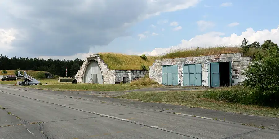 013 | 2021 | Neuhardenberg | Flugplatz EDON | © carsten riede fotografie