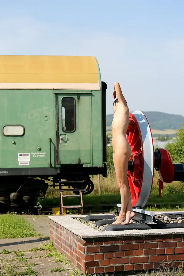 008 | 2021 | Arnstadt | Bahnbetriebswerk Arnstadt – Model Nadine L'Adorée | © carsten riede fotografie