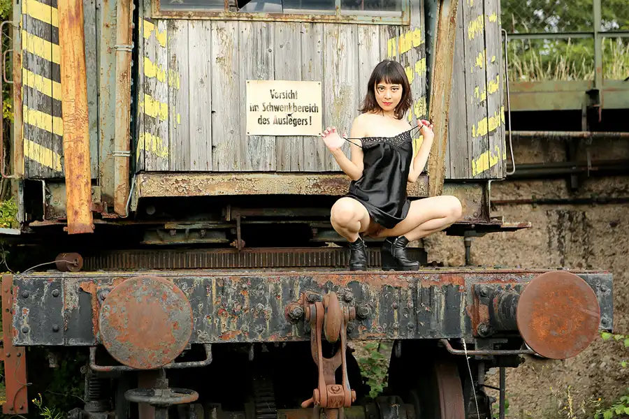 057 | 2021 | Arnstadt | Bahnbetriebswerk Arnstadt – Model Yuli Hung | © carsten riede fotografie