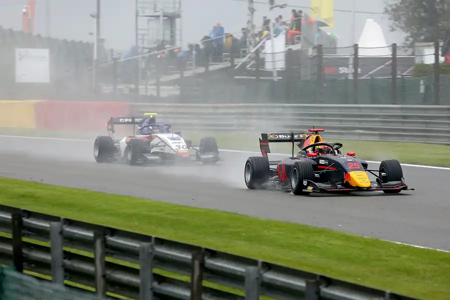 086 | 2021 | Spa-Francorchamps | FIA Formula 3 | Dallara-Mecachrome G319 | Charouz Racing System | Enzo Fittipaldi + Dallara-Mecachrome G319 | Carlin Buzz Racing | Jonny Edgar | © carsten riede fotografie