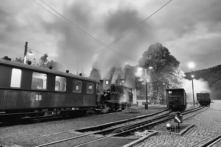 003 | 2021 | Schmalzgrube | Bahnhof – Pressnitztalbahn | © carsten riede fotografie