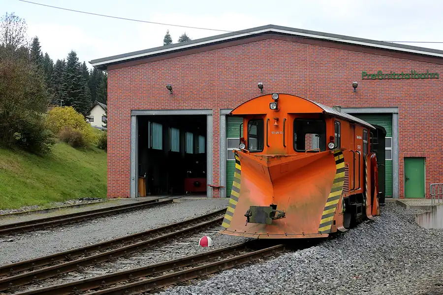 172 | 2021 | Jöhstadt | Haltepunkt Ausstellungs- und Fahrzeughalle – Pressnitztalbahn | © carsten riede fotografie