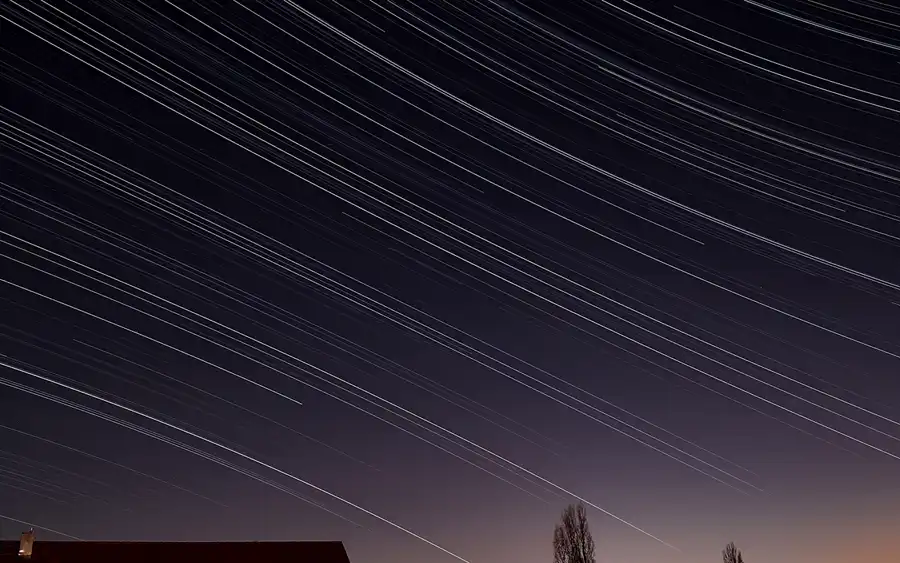 005 | 2022 | Berlin | Alt-Hohenschönhausen – Star Trails | © carsten riede fotografie