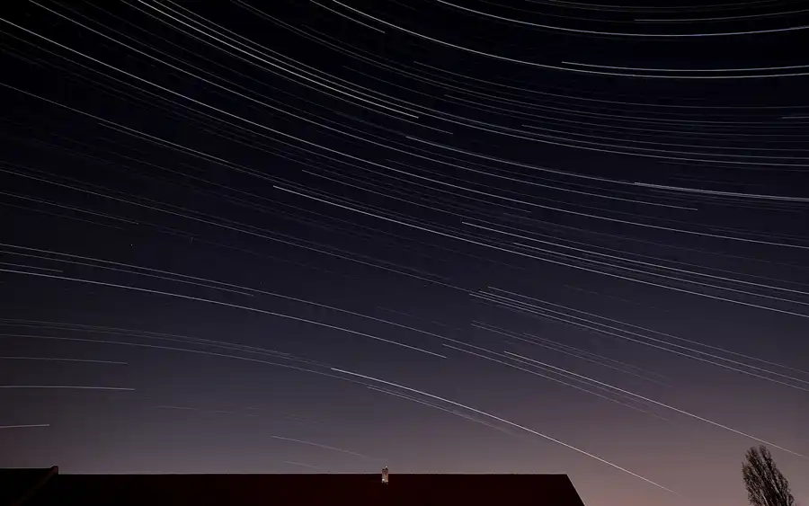 008 | 2022 | Berlin | Alt-Hohenschönhausen – Star Trails | © carsten riede fotografie