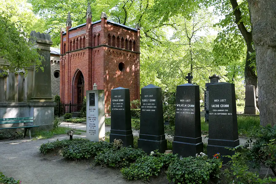 029 | 2022 | Berlin | Alter St.-Matthäus-Kirchhof – Gebrüder Grimm | © carsten riede fotografie