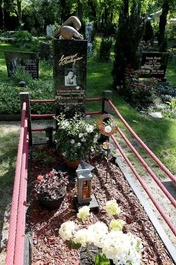 035 | 2022 | Berlin | Alter St.-Matthäus-Kirchhof – Graciano Rocchigiani | © carsten riede fotografie