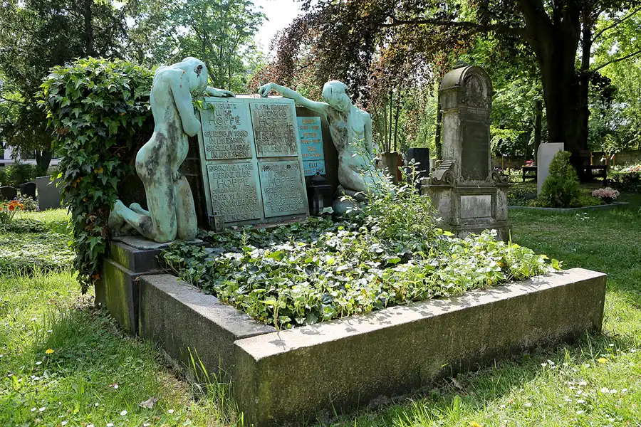 001 | 2022 | Dresden | Alter Annenfriedhof | © carsten riede fotografie