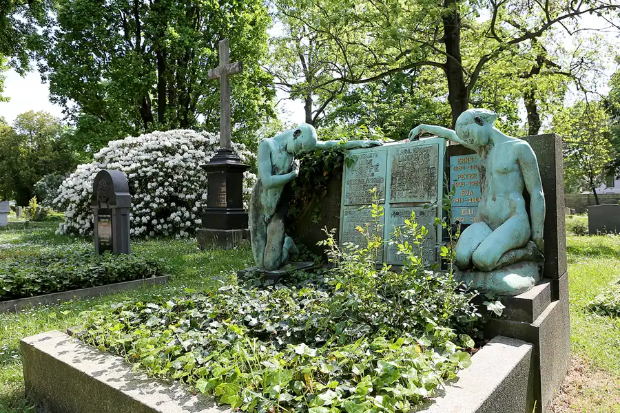 002 | 2022 | Dresden | Alter Annenfriedhof | © carsten riede fotografie