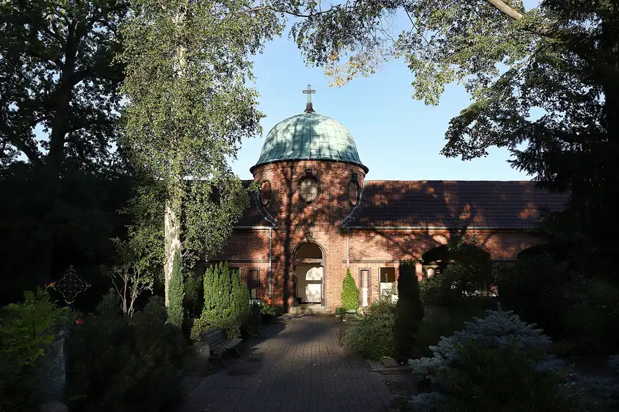 001 | 2022 | Berlin | Friedhof Schöneberg III Stubenrauchstrasse – Columbarium | © carsten riede fotografie