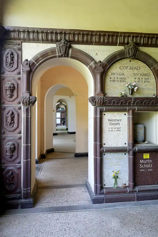 013 | 2022 | Berlin | Friedhof Schöneberg III Stubenrauchstrasse – Columbarium | © carsten riede fotografie