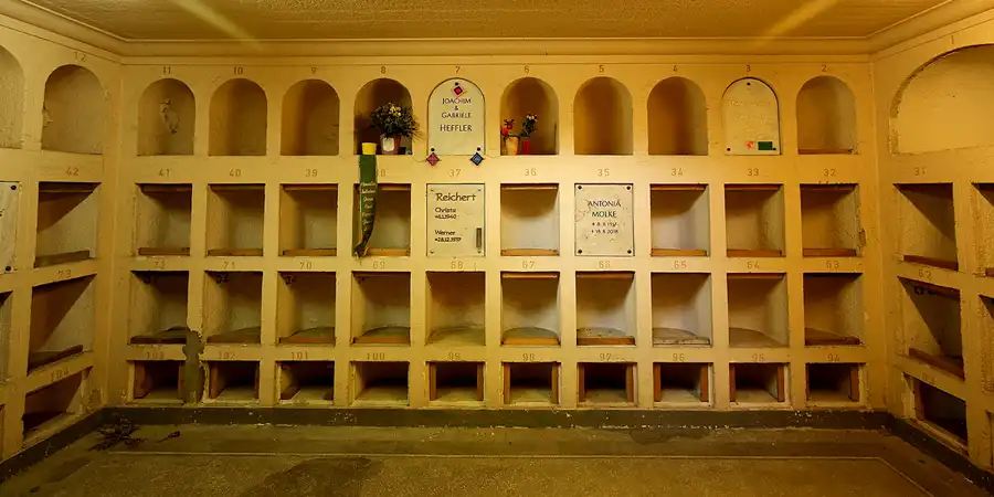 025 | 2022 | Berlin | Friedhof Schöneberg III Stubenrauchstrasse – Columbarium | © carsten riede fotografie
