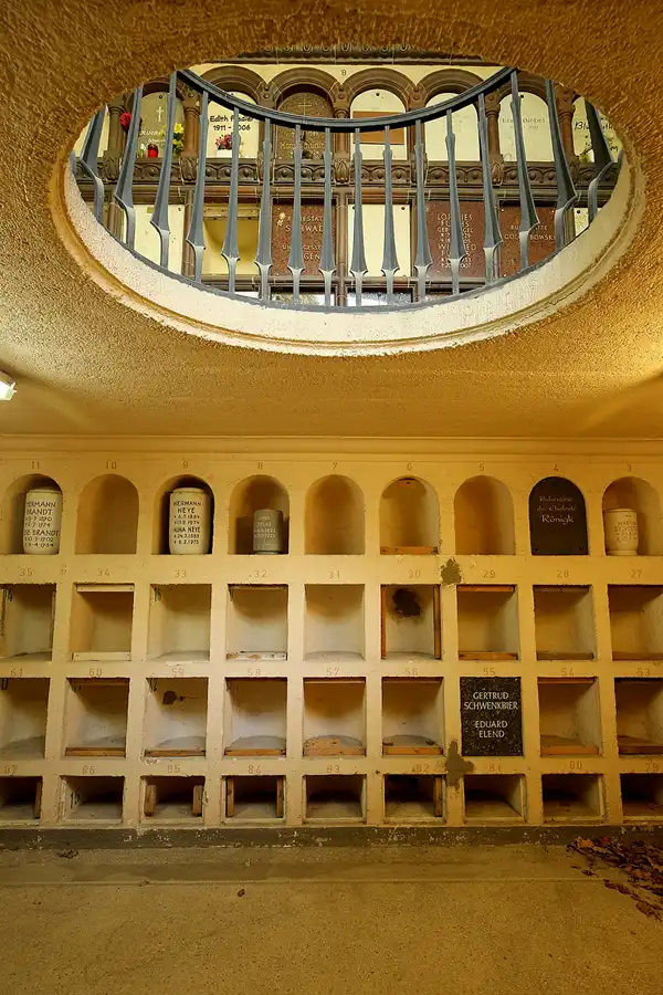 028 | 2022 | Berlin | Friedhof Schöneberg III Stubenrauchstrasse – Columbarium | © carsten riede fotografie