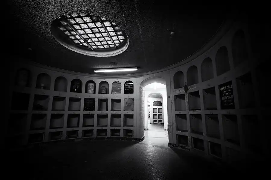 031 | 2022 | Berlin | Friedhof Schöneberg III Stubenrauchstrasse – Columbarium | © carsten riede fotografie