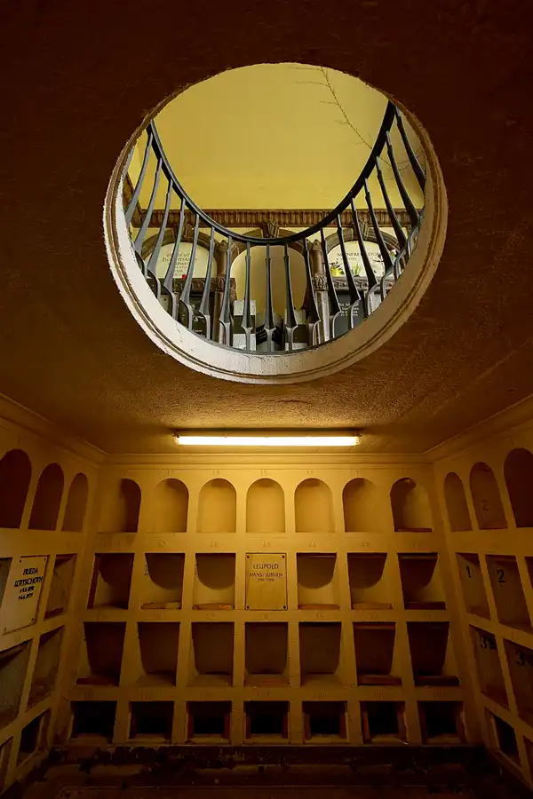 036 | 2022 | Berlin | Friedhof Schöneberg III Stubenrauchstrasse – Columbarium | © carsten riede fotografie