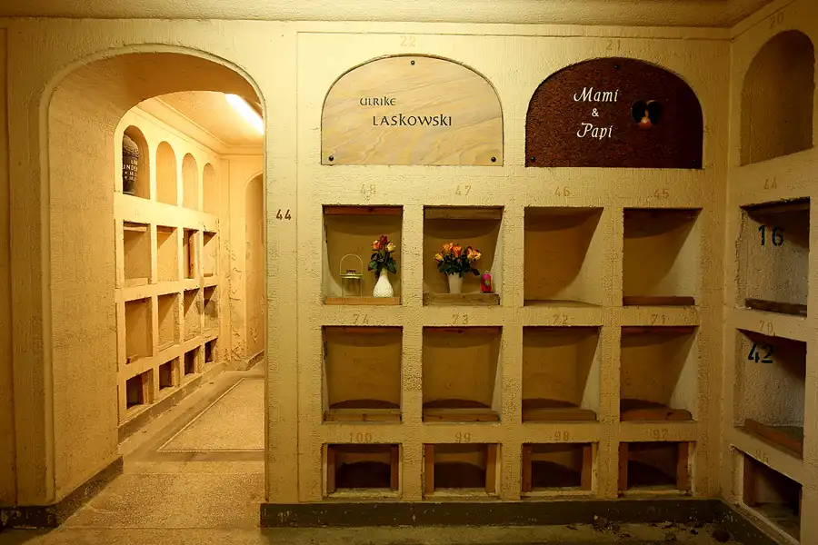 039 | 2022 | Berlin | Friedhof Schöneberg III Stubenrauchstrasse – Columbarium | © carsten riede fotografie