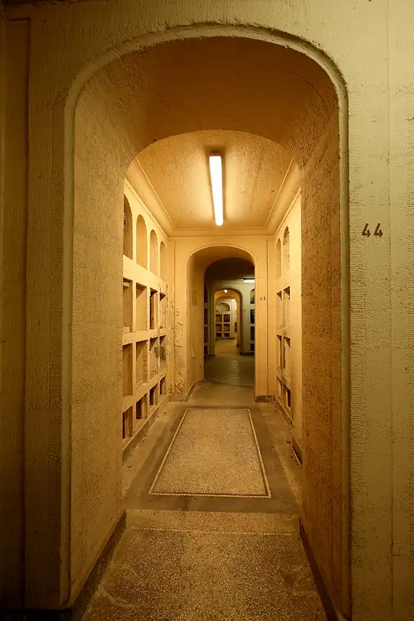 040 | 2022 | Berlin | Friedhof Schöneberg III Stubenrauchstrasse – Columbarium | © carsten riede fotografie