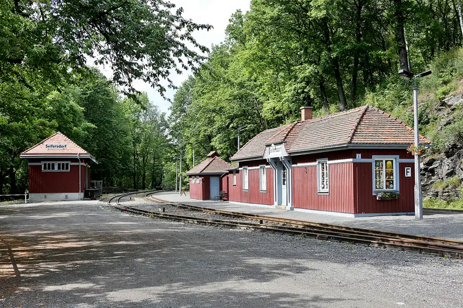 037 | 2022 | Seifersdorf | Bahnhof – Weisseritztalbahn | © carsten riede fotografie