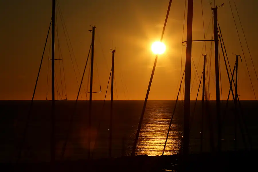 129 | 2022 | Lohme | Sonnenaufgang am Hafen | © carsten riede fotografie