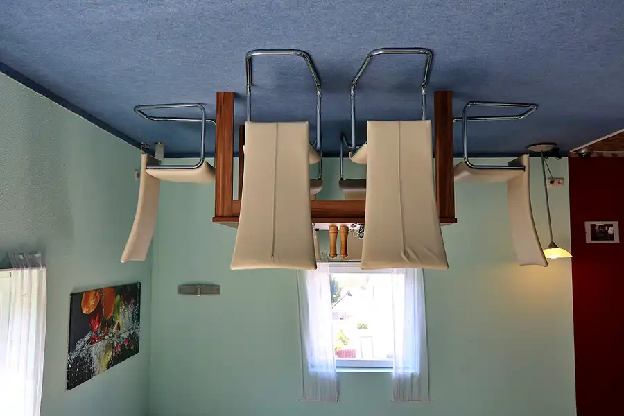 017 | 2022 | Putbus | Haus-Kopf-über | © carsten riede fotografie