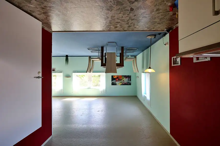 019 | 2022 | Putbus | Haus-Kopf-über | © carsten riede fotografie