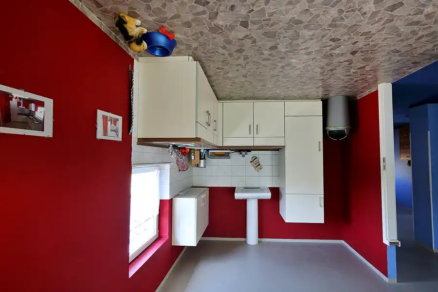 020 | 2022 | Putbus | Haus-Kopf-über | © carsten riede fotografie