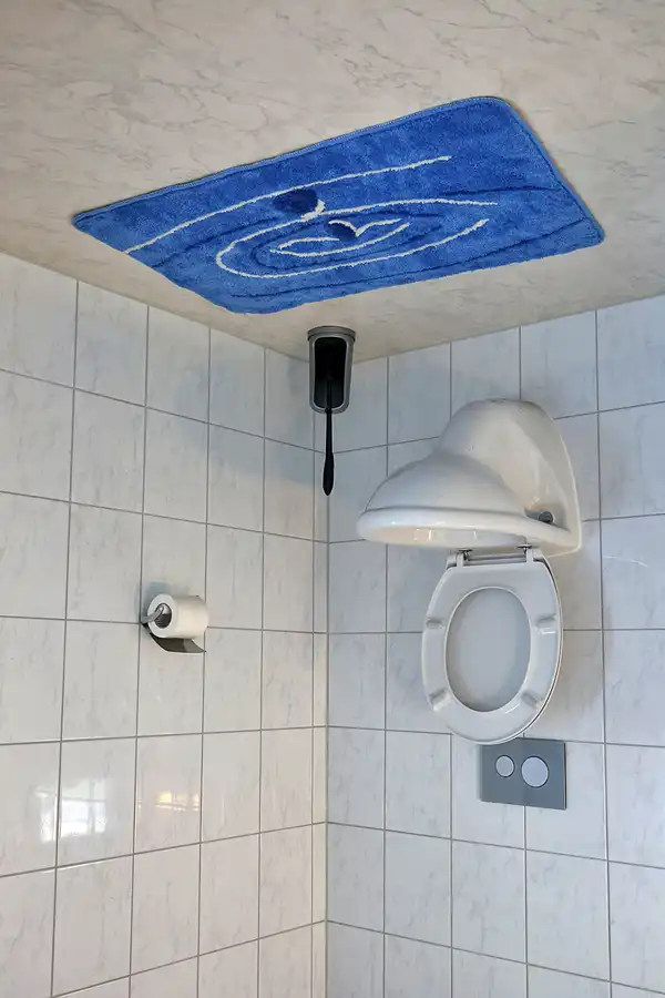 025 | 2022 | Putbus | Haus-Kopf-über | © carsten riede fotografie