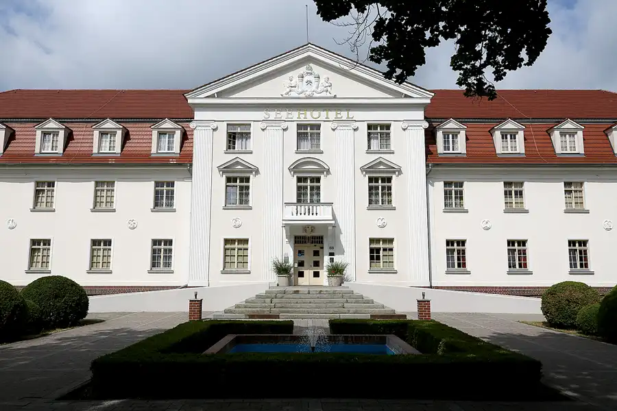 006 | 2022 | Grossräschen | IBA-Terrassen – Seehotel | © carsten riede fotografie