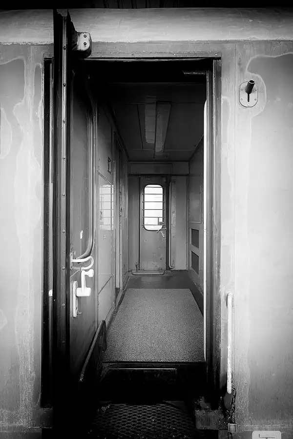 004 | 2022 | Berlin | Untersuchungshaftanstalt des Ministeriums für Staatssicherheit der DDR (MfS) Hohenschönhausen – Gefangenensammeltransportwagen (GSTW) – Grotewohl-Express | © carsten riede fotografie