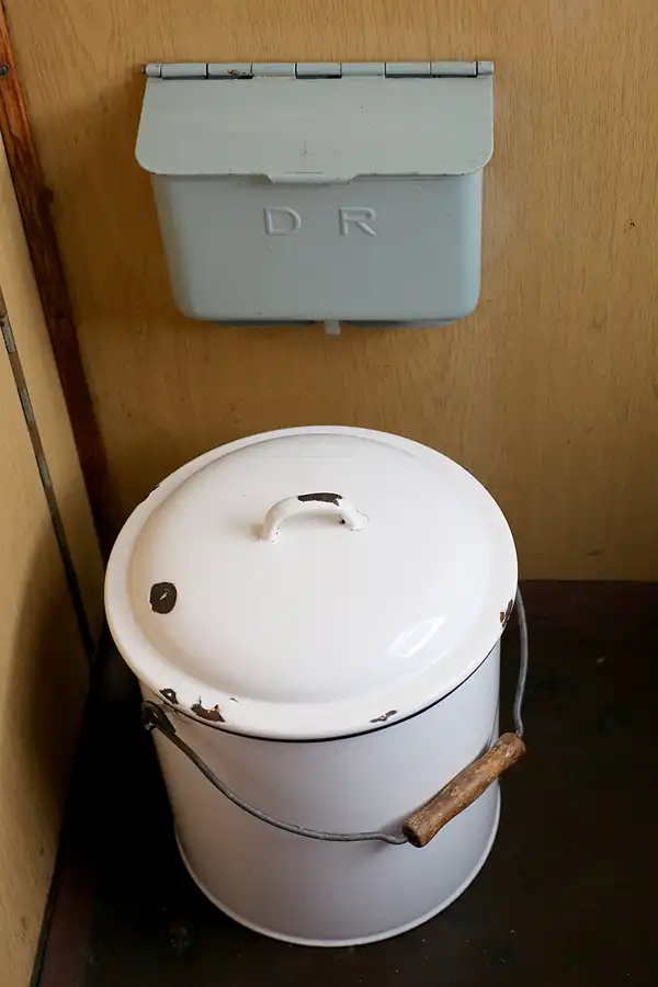 024 | 2022 | Berlin | Untersuchungshaftanstalt des Ministeriums für Staatssicherheit der DDR (MfS) Hohenschönhausen – Gefangenensammeltransportwagen (GSTW) – Grotewohl-Express | © carsten riede fotografie