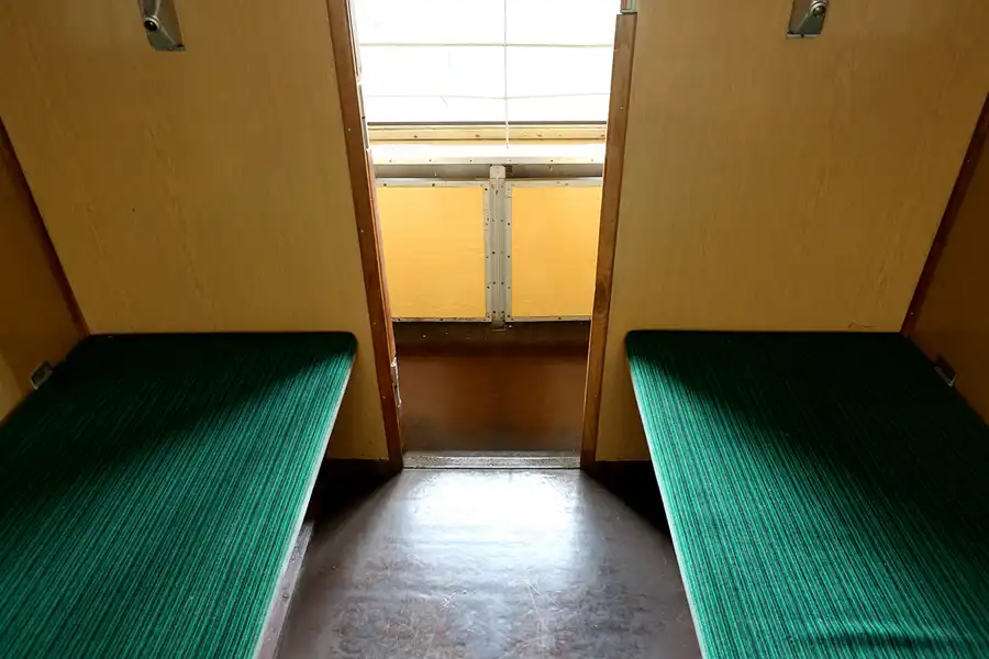 028 | 2022 | Berlin | Untersuchungshaftanstalt des Ministeriums für Staatssicherheit der DDR (MfS) Hohenschönhausen – Gefangenensammeltransportwagen (GSTW) – Grotewohl-Express | © carsten riede fotografie