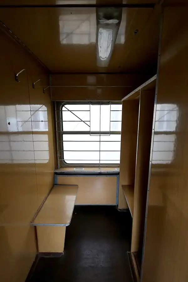 029 | 2022 | Berlin | Untersuchungshaftanstalt des Ministeriums für Staatssicherheit der DDR (MfS) Hohenschönhausen – Gefangenensammeltransportwagen (GSTW) – Grotewohl-Express | © carsten riede fotografie