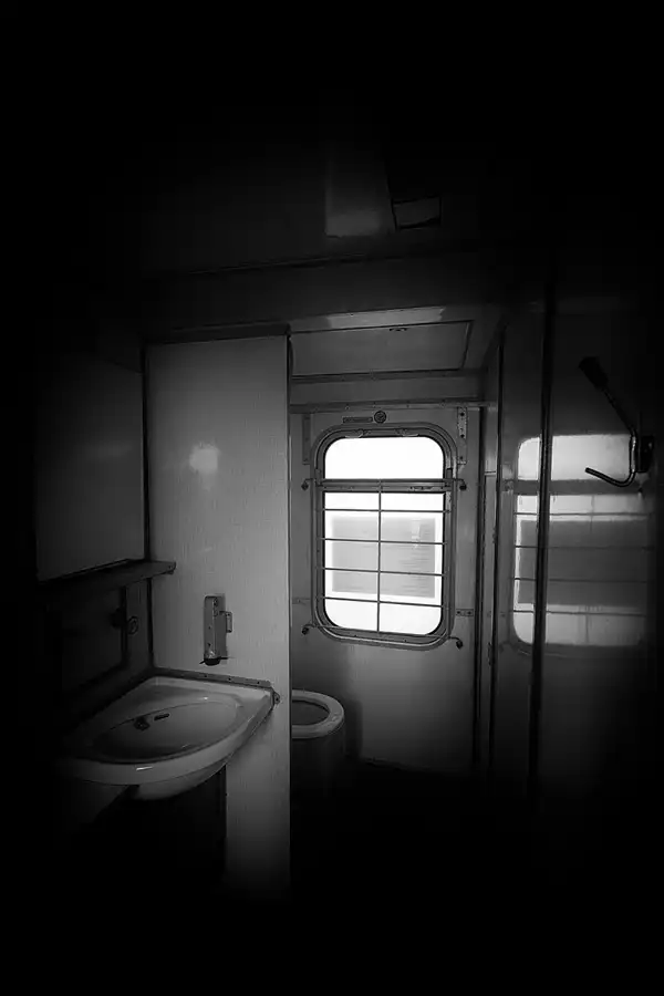 034 | 2022 | Berlin | Untersuchungshaftanstalt des Ministeriums für Staatssicherheit der DDR (MfS) Hohenschönhausen – Gefangenensammeltransportwagen (GSTW) – Grotewohl-Express | © carsten riede fotografie