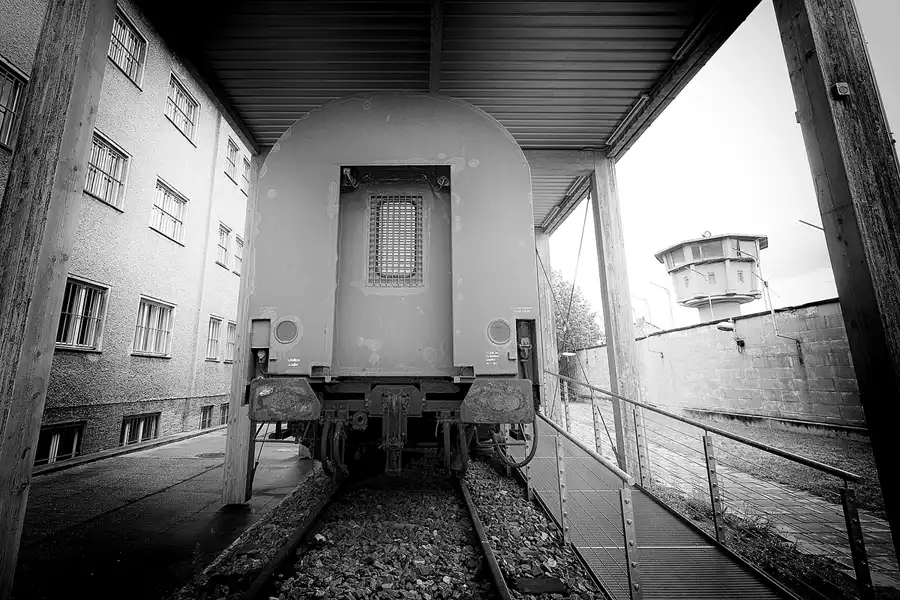 041 | 2022 | Berlin | Untersuchungshaftanstalt des Ministeriums für Staatssicherheit der DDR (MfS) Hohenschönhausen – Gefangenensammeltransportwagen (GSTW) – Grotewohl-Express | © carsten riede fotografie