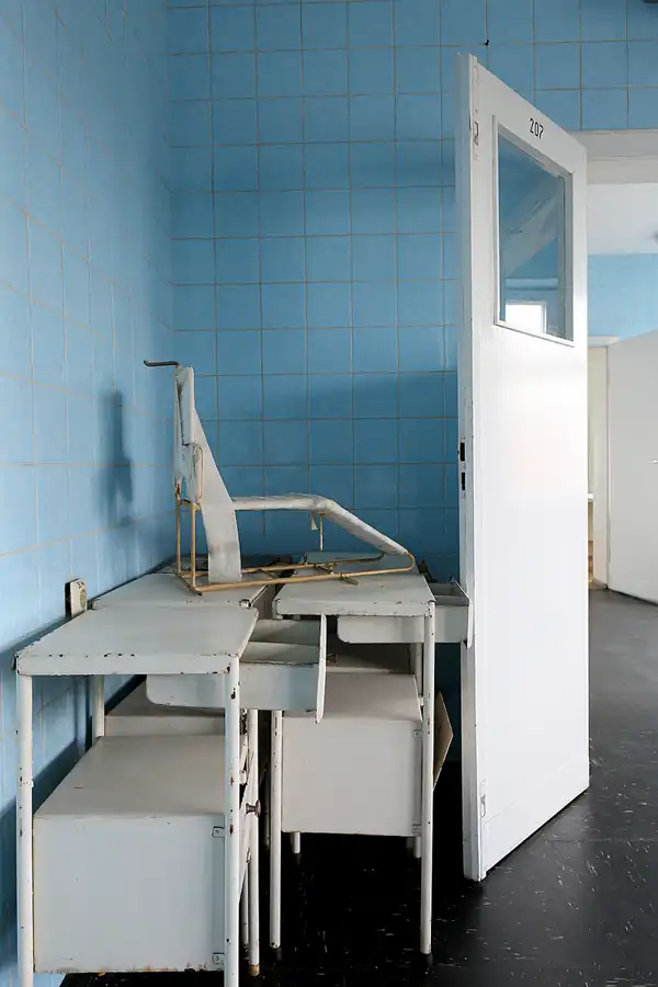 110 | 2022 | Berlin | Das Haftkrankenhaus in der Untersuchungshaftanstalt des Ministeriums für Staatssicherheit der DDR (MfS) Hohenschönhausen | © carsten riede fotografie