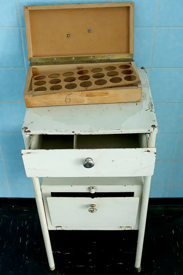 112 | 2022 | Berlin | Das Haftkrankenhaus in der Untersuchungshaftanstalt des Ministeriums für Staatssicherheit der DDR (MfS) Hohenschönhausen | © carsten riede fotografie