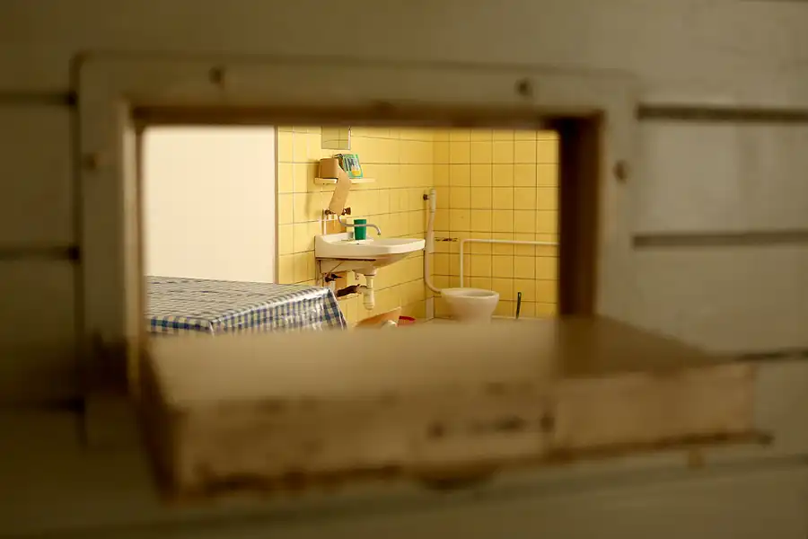 122 | 2022 | Berlin | Das Haftkrankenhaus in der Untersuchungshaftanstalt des Ministeriums für Staatssicherheit der DDR (MfS) Hohenschönhausen | © carsten riede fotografie