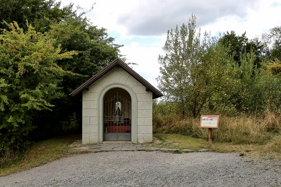 003 | 2022 | Wollseifen | Wegekapelle | © carsten riede fotografie