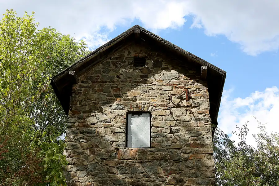 008 | 2022 | Wollseifen | Das Trafohäuschen | © carsten riede fotografie