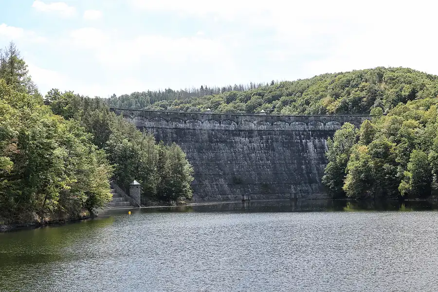 110 | 2022 | Einruhr-Urftstaumauer-Einruhr | Obersee-Rundfahrt – Urftstaumauer | © carsten riede fotografie