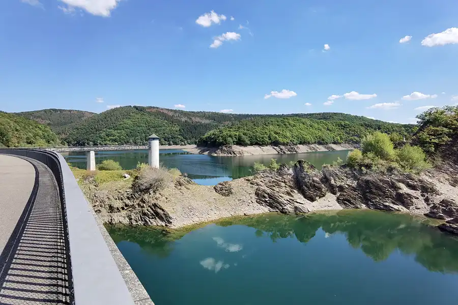 115 | 2022 | Urftstaumauer | © carsten riede fotografie