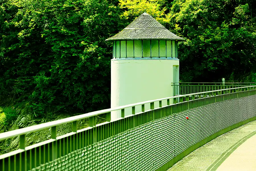 120 | 2022 | Urftstaumauer | © carsten riede fotografie